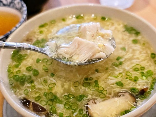 ชาง ข้าวมันไก่อะไร ต้องต่อคิวกิน 🐔 