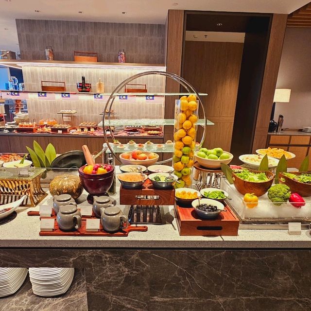 A Seafood Extravaganza: Crowne Plaza Straits City Hotel Buffet