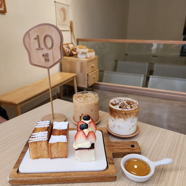 🍰🌻: Mil Toast House 🍰🌻: Mil Toast House