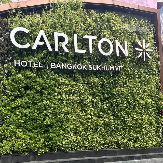 A Luxurious Oasis in Bangkok: Carlton Hotel's Infinity Pool