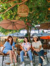 Manga & Hubba : คาเฟ่ริมทะเลบางเสร่