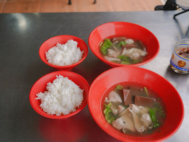 ก.ก้าวหน้า ต้มเลือดหมู ปราจีนบุรี 