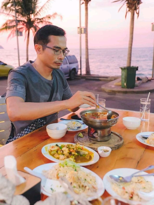 หาดบางเสร่ ชมพระอาทิตย์ตกสุดโรแมนติก 🥰