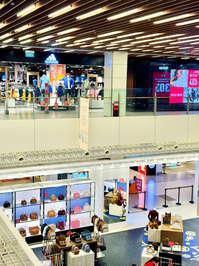 🇸🇬 Shopping at IMM, Singapore: A Traveler’s Paradise for Deals and Variety