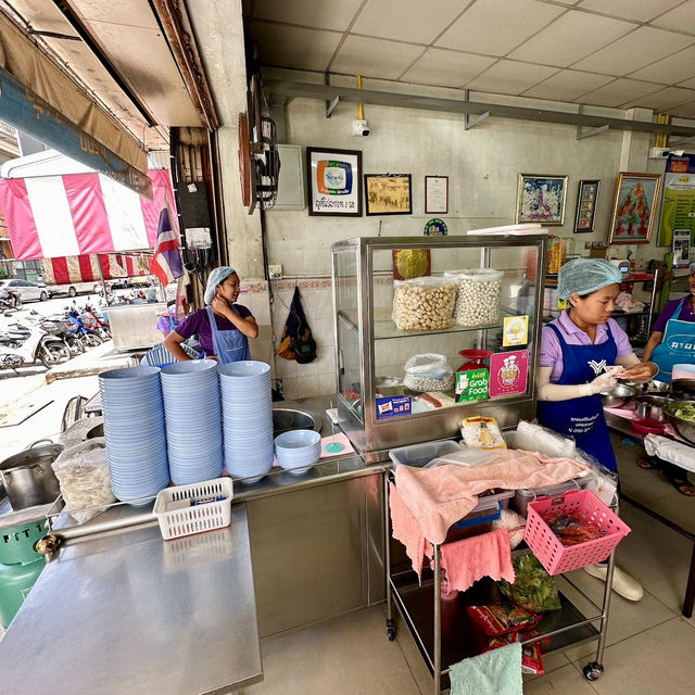 ร้านนายตี๋ ก๋วยเตี๋ยวลูกชิ้นปลากราย 3 รส