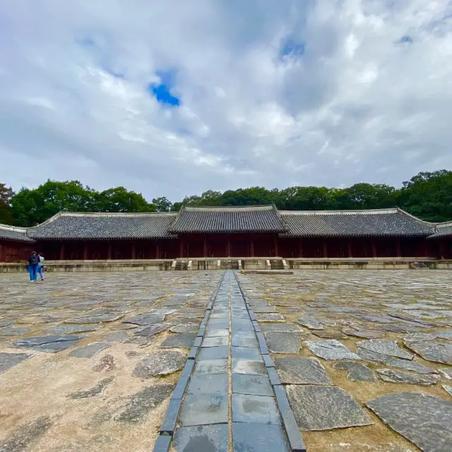 I visited the Jongmyo Shrine, a UNESCO World Heritage Site!