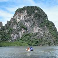 ไปล่องเรือกับสถานที่ยอดฮิตของจังหวัดพังงา...