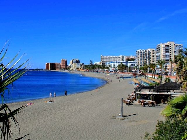 太陽海岸西部的主要旅遊中心
