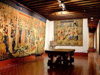 Cathedral Museum = Tapestry Art Museum?