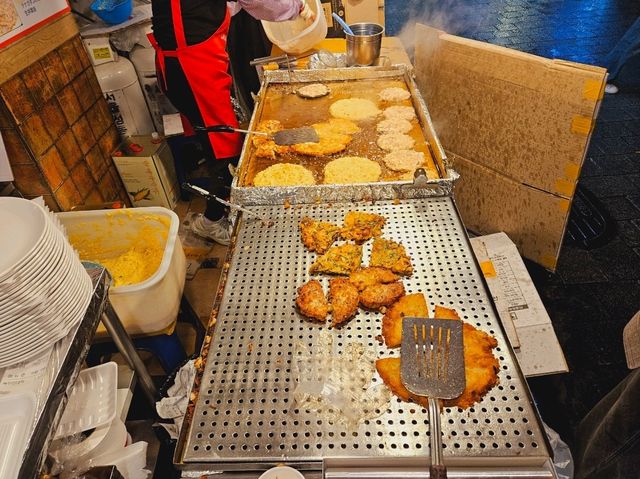 A popular snack shop at Dongdaemun Traditional Market, Soonhuinae Bindaedddeok