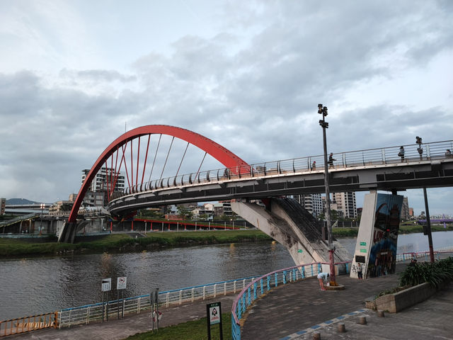 台北 - 彩虹橋的浪漫之旅 🌈