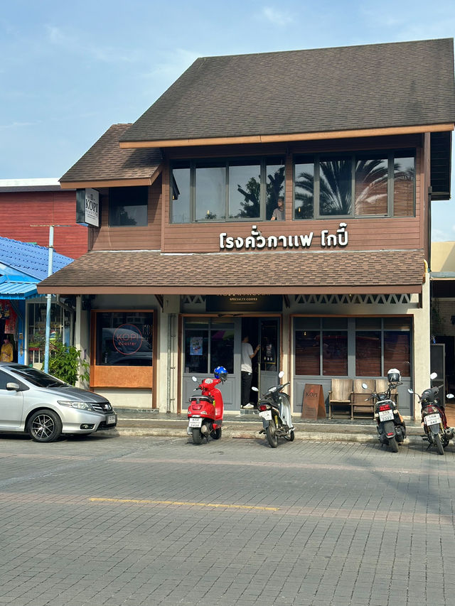 จิบกาแฟ แลพระธาตุเมืองคอน ที่ร้าน Kopi Roaster