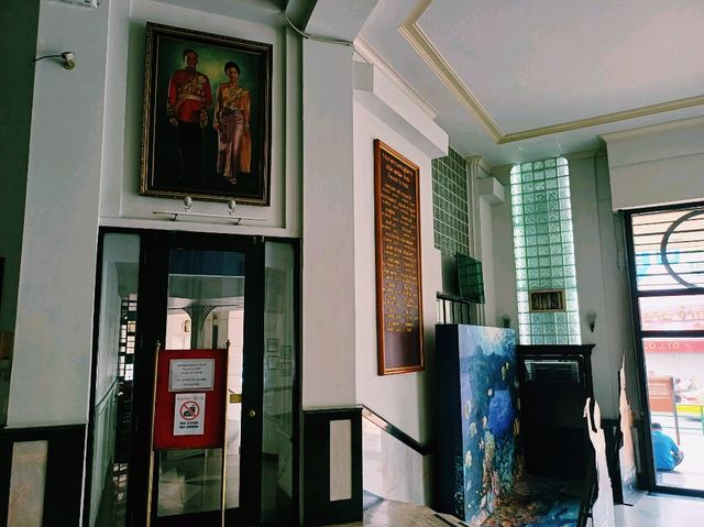 泰國曼谷市中心湄南河畔唐人街上著名劇院建築景點：皇家劇院，適合打卡拍照📸