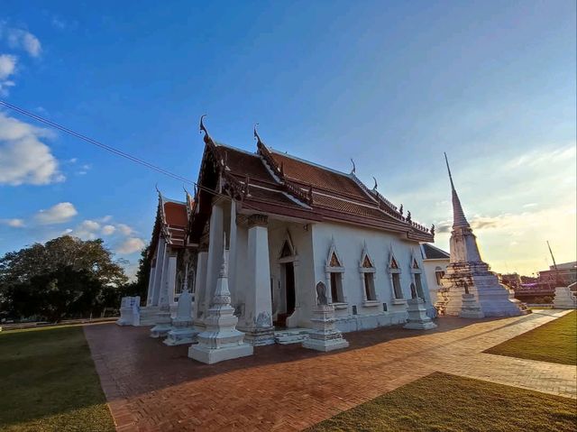 วัดเก่าแก่อุทัย บรรยากาศสงบ ริมแม่น้ำสะแกกรัง