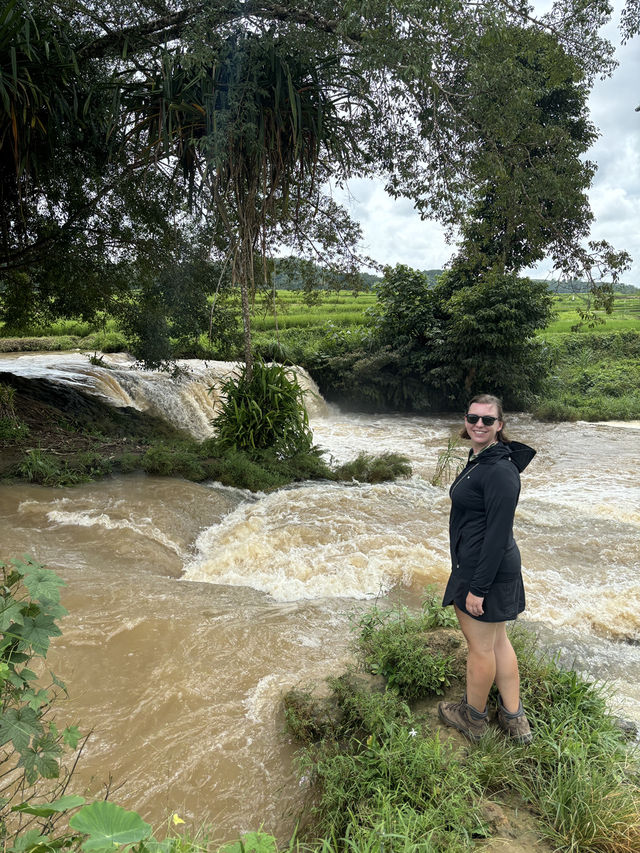 Cooling Off at Wee Kacura – A Waterfall Escape in the Rice Fields 💦🌿