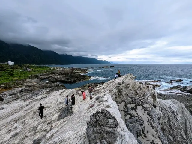 Fengbin Coast - Shitiping Scenic Area, a great place for whale watching and seafood snacks at the fishing port.