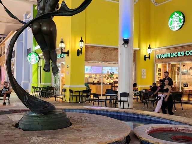 カンクーンのおすすめスポット！LA ISLAショッピングモールで楽しむショッピングとグルメ