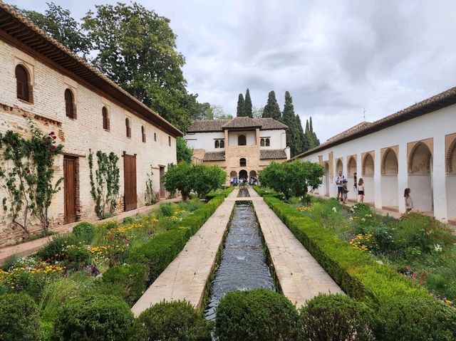 [🇪🇸グラナダ] アルハンブラ宮殿の楽園、ヘネラリーフェ庭園を歩く