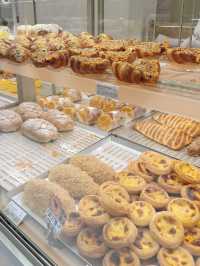 Holiland ร้านเบเกอรี่เจ้าดัง และอร่อย ที่เฉิงตู