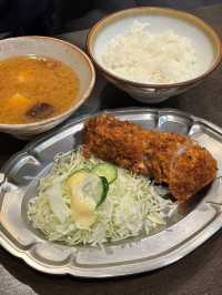 [오우로지 돈카츠] 신주쿠 100년 전통의 바삭한 돈카츠🐷 + 특별한 카레🍛 