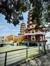 蓮池潭風景區：龍虎相伴的湖畔勝景