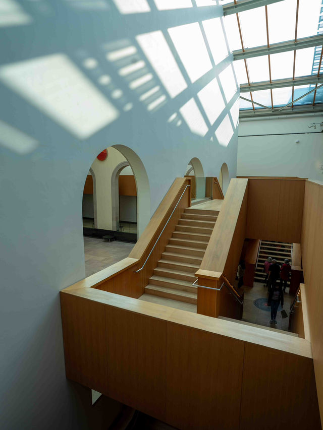 オンタリオ美術館の建築：歴史と現代が融合する魅力的な空間