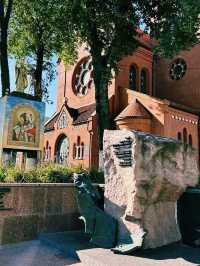 白俄羅斯著名古跡教堂景點：明斯克紅教堂Church of Saints Simon and Helena，適合打卡拍照
