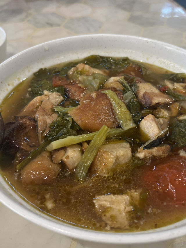 雞王 Gai Wong —— 雞的確係王，叉燒燒肉就一般啦