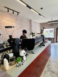 ANEW Bar & Coffee – คาเฟ่ฟีลดี มินิมอล