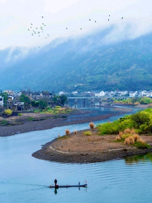 Peach Blossom Pool: A Town Woven in Poetry and Romance