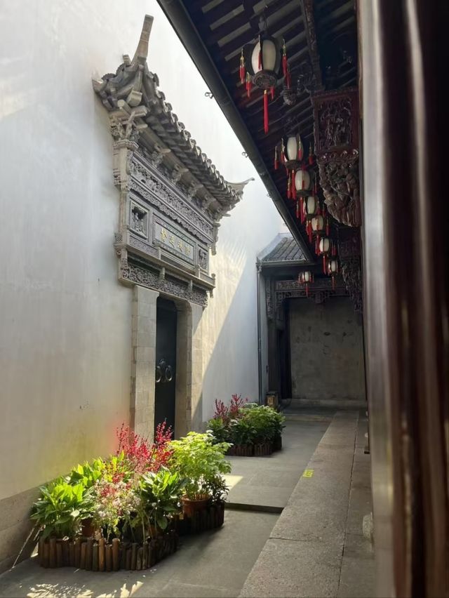 Hu Xueyan's Former Residence– A Merchant Prince's Lavish Legacy