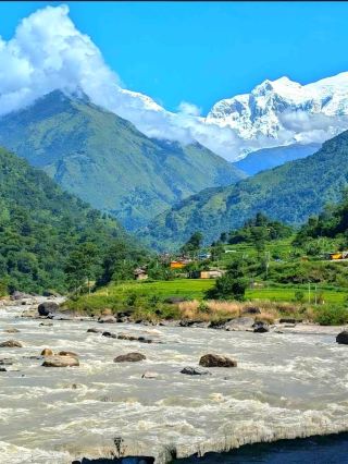 solo but Full of Soul: My Life-Changing Trek Across the Annapurna Circuit