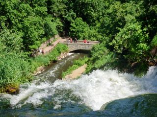 [Harmony between waterfalls and nature🌿] The charm of Minnehaha Falls
