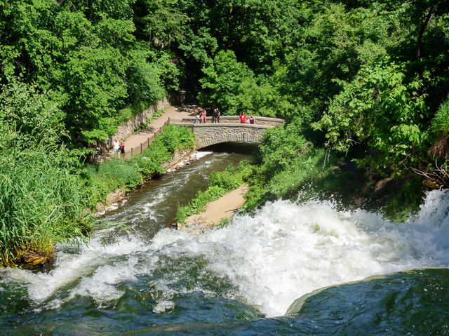 【滝と自然の調和🌿】Minnehaha Fallsの魅力