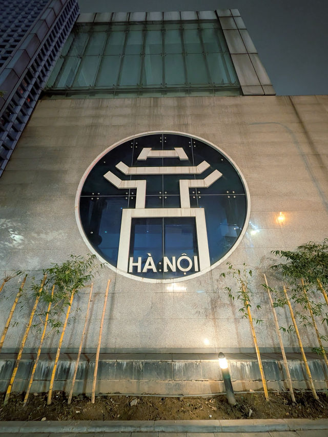 🇻🇳 Hanoi: A City of Contrasts, Where Every Moment is an Adventure 🌆