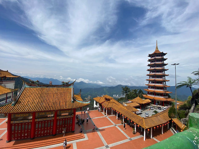 “The Heavenly Gateway: Chin Swee Temple Above the Clouds”
