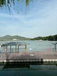 เดินเล่นยามเย็นที่ Xuanwu Lake