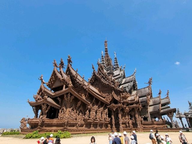 Pattaya's Soulful Spectacle: The Unmissable Sanctuary of Truth!