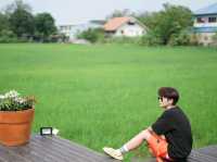 คาเฟ่ร้านอาหารซีฟู้ดวิวทุ่งนารางรถไฟ