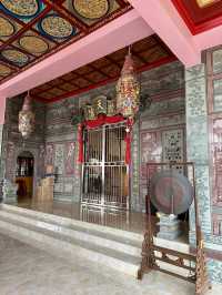 Peace in Red and Gold – Visiting Long Tian Gong
