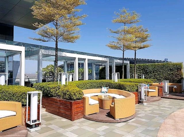 "The Canton Fair's Crown Jewel: Where Business Meets Luxury"