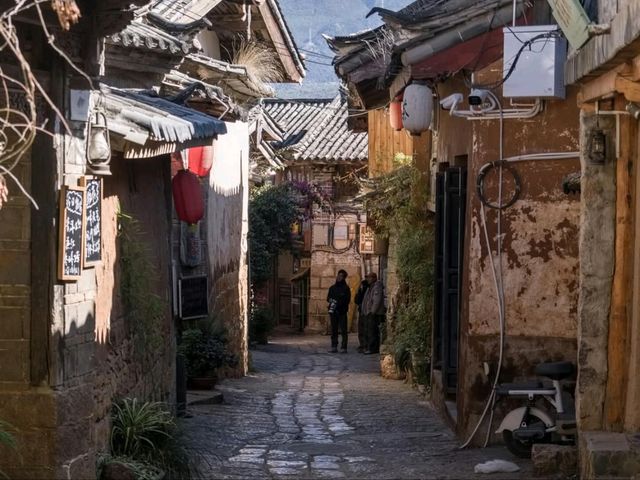 Strolling Through Shuhe Ancient Town