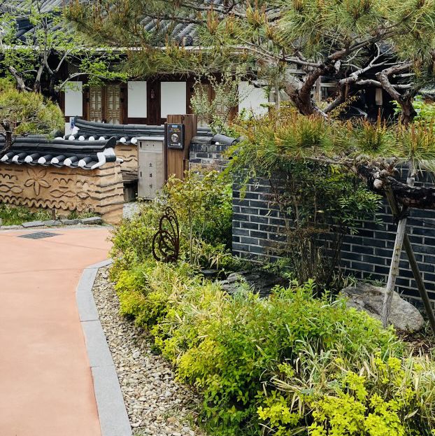 Jeonju Hanok Village: Where Tradition and Modernity Harmonize