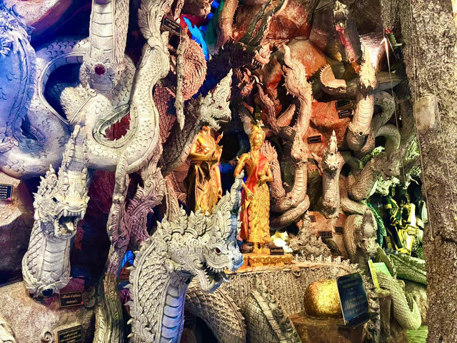 静かな自然の中で心を癒す、マニウォン寺院への小旅行。
