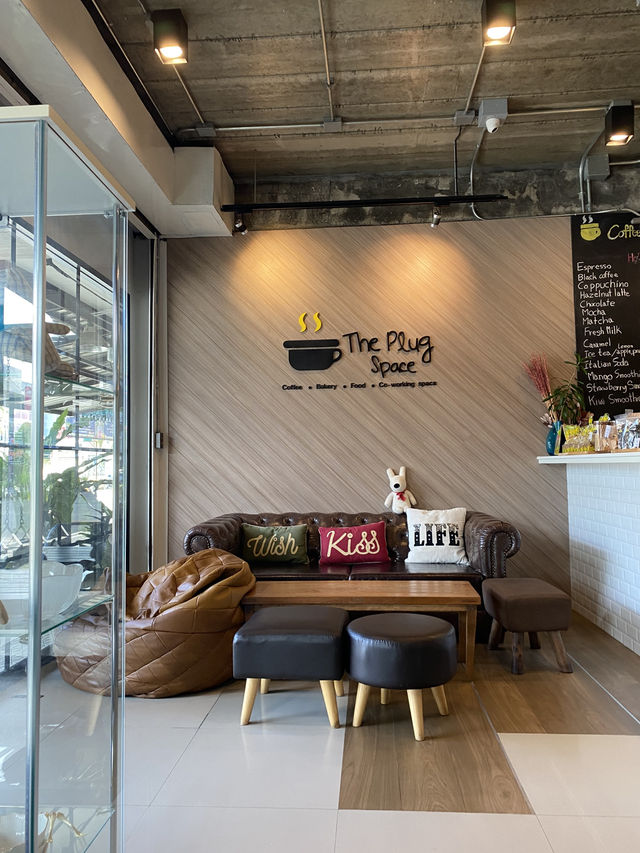 The Plug Space มานั่งคิด นั่งคุย นั่งชิลได้หมด