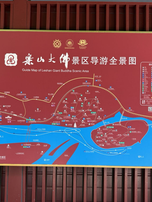 【中国・四川 楽山大仏】世界最大の石仏！圧巻のスケールに心奪われる