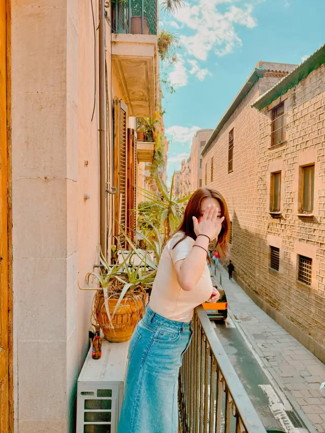 Recommended areas for traveling in Barcelona, Spain.