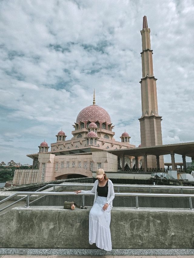 Pretty in Pink - A Visit to Putra Mosque, Putrajaya 🕌📸