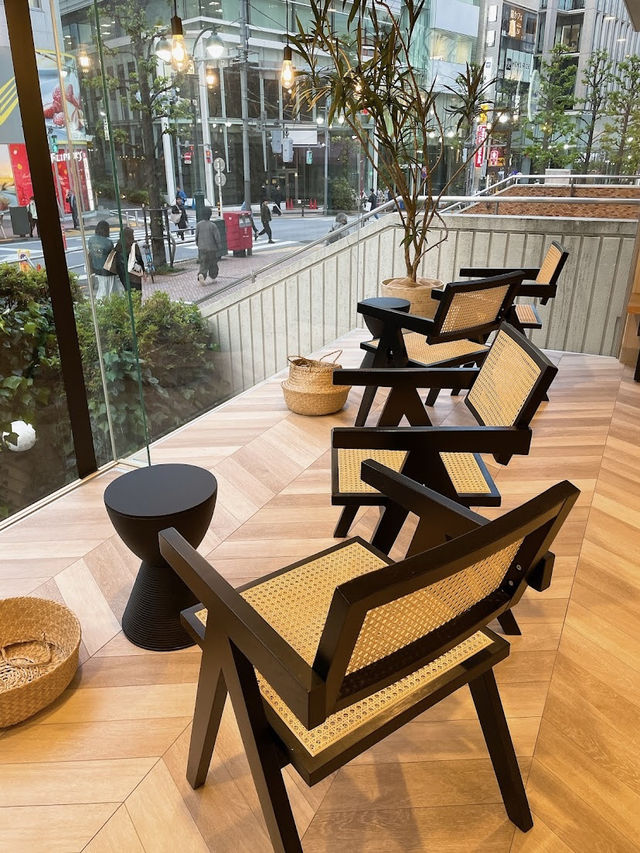 SHARK COFFEE Tokyo, Organic Brews with a Playful Bite