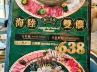 穿越老香江的味蕾之旅：《香江花月》海陸盛宴 🕰️🍽️踏入荃灣廣場的《香江花月》，瞬間被濃厚的懷舊氣息包圍，以懷舊衣車為靈感的裝潢，搭配復古縫紉機擺設，完美重現50年代香江風華 ✂️🏮。